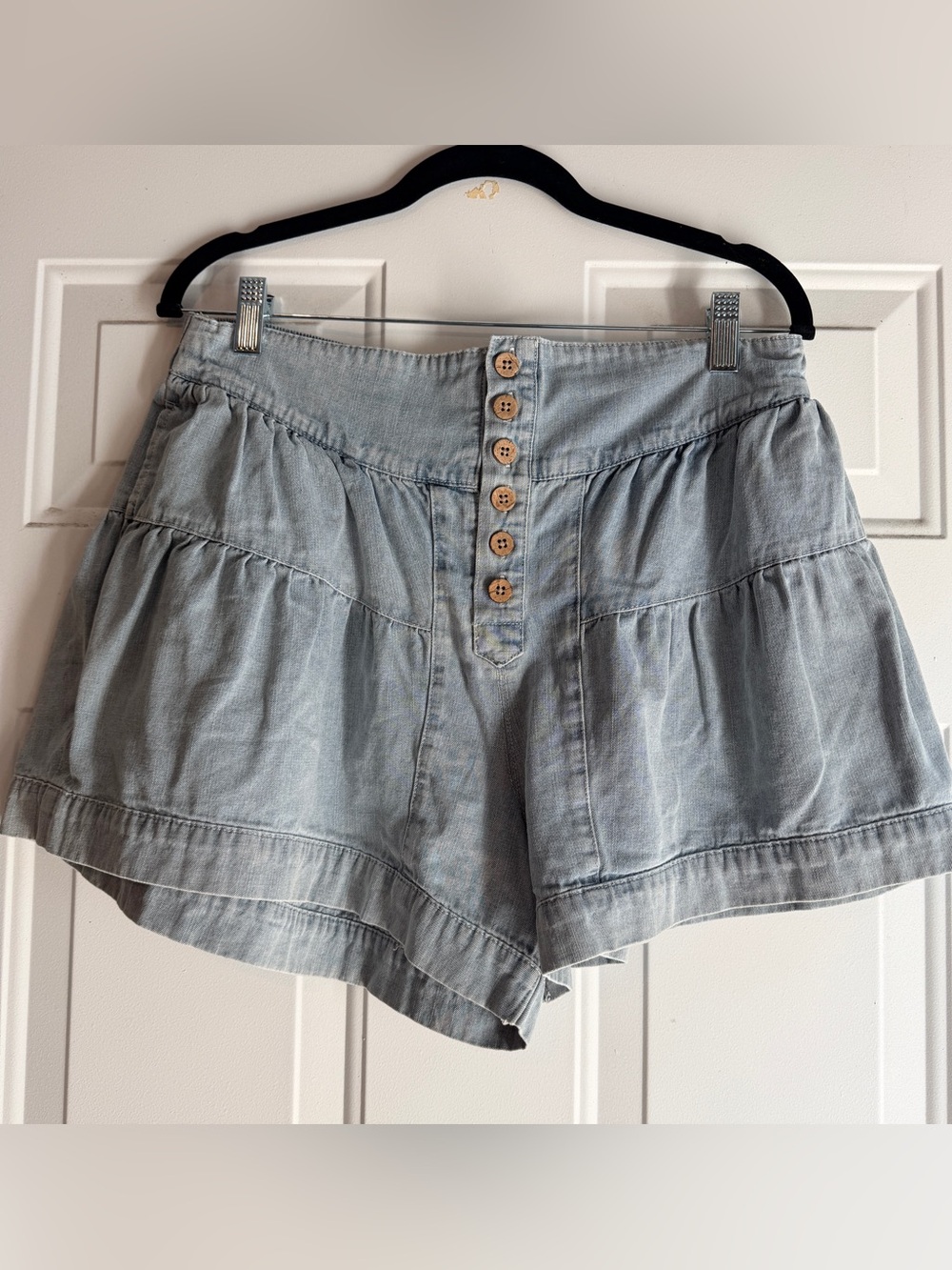 Miss Love tiered pleated denim shorts Large